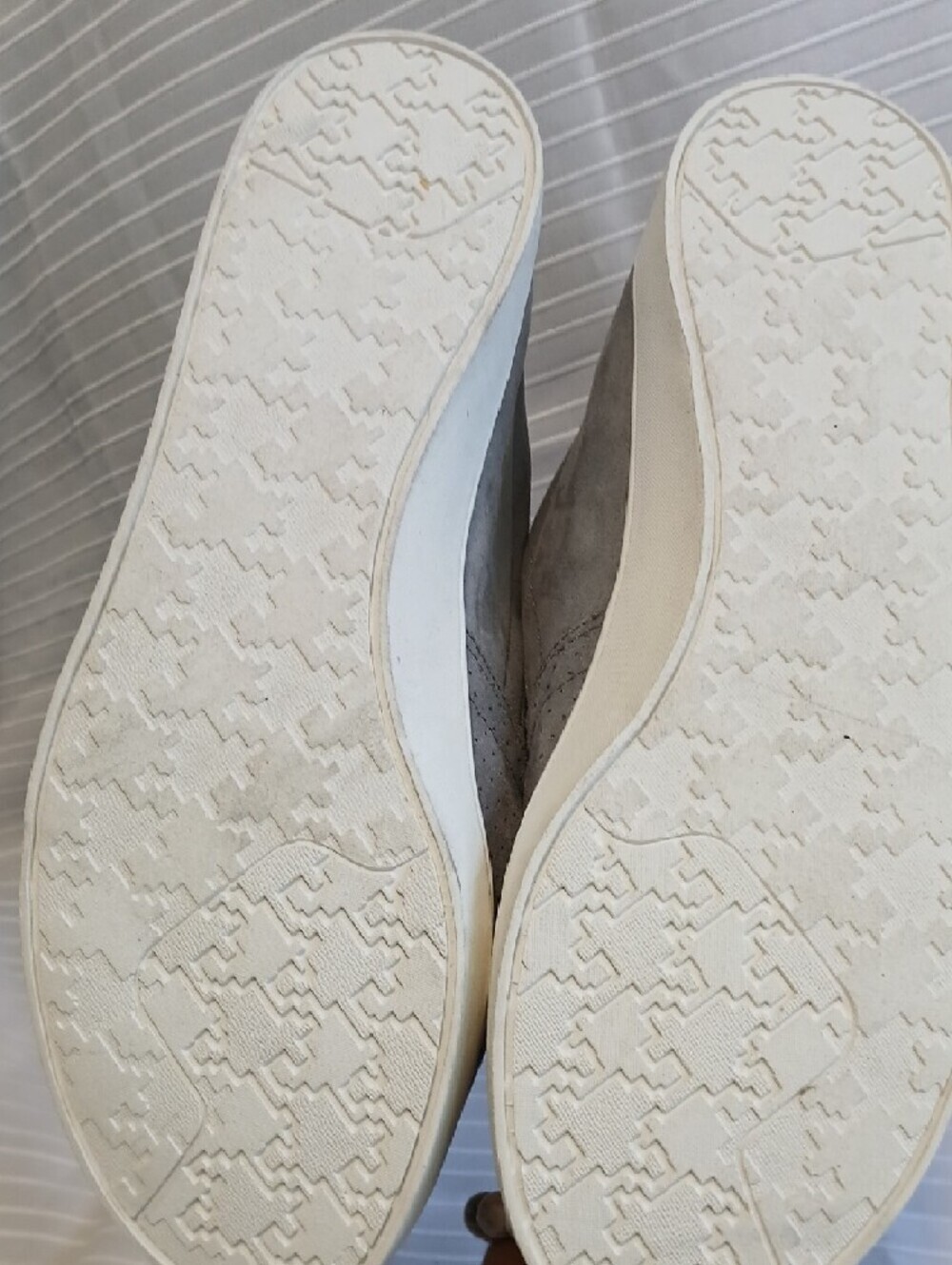 Casual Slip-On Suede Sneakers in Light Gray - Picture 5 of 5